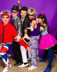 80er Mottoparty Outfit Breite Kleidung Maenner Brille Hemd Tutu Rock 80er Partyoutfit 80er Mode 80er Party Kostume