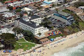 A Classic Laguna Beach Hotel Home A Classic Laguna Beach Hotel The World Famous Hotel Laguna Has Maintained The Ess Historic Hotels Beach Hotels Laguna Beach