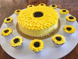 Bakery crafts 352 (you can also cut your own! Fusion Cakes Buttercream Sunflower Cake And Cupcakes Facebook
