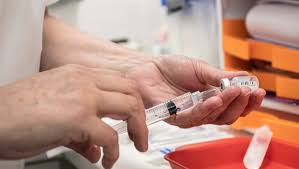 Le vaccin de la société moderna est recommandé par l'agence pour lutter contre la pandémie. Kvjiuusg63bd0m