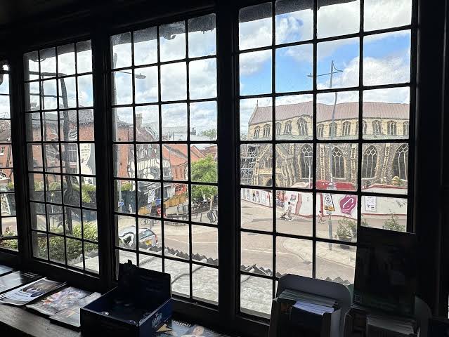 The way this very old window glass distorts the view through it. :  r/mildlyinteresting