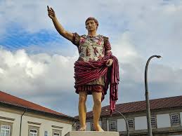 Estátua de César Augusto | Visit Braga