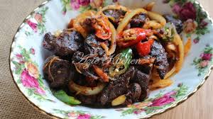 Ia agak rumit tetapi berbaloi mencubanya kerana ia pedas dan menyelerakan. Sambal Hati Ayam Goreng Azie Kitchen