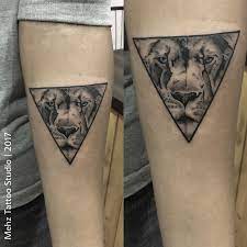 The Meaning And Symbolism Of Your Own Lion Tattoo Is Something That Is Always Good To Know It Is Not Difficult To Imagine And Tattoos Lion Tattoo Tattoo Work