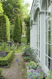 Love The Small Hedge Tall Green Clean Bushes Garden Garden Design Garden View