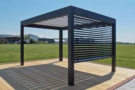 Pergola Autoportee En Metal A Lames Orientables Open By Xo Tir Technologies Idees Pergola Pergola Bioclimatique Amenagement Jardin