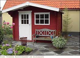 Durch die niedrige viskosität der farbe wird ein gutes eindringverhalten und somit eine gute haftung der end beschichtung erreicht. Gartenhaus In Schwedis Rot Mit Schwedenfarbe Moose F Gartenhaus Uberdachung Garten