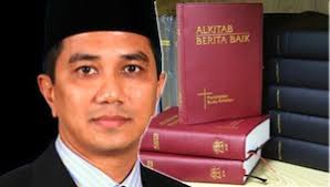 Palace supporters unhappy Azmin praised