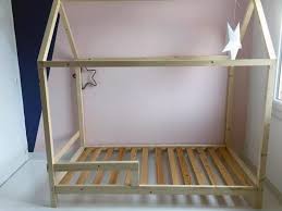 Diy Un Lit Cabane Pour Une Chambre D Enfant Diy Lit Cabane Lit Cabane Et Chambre Enfant