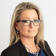 Why Hierarchies Can Outperform Networks (And Vice Versa)