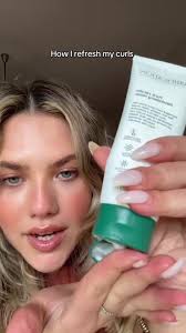 Easiest Way to Refresh and Hydrate Curls
