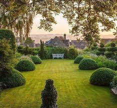 Garden At Greyhounds Burford Oxfordshire C Clive Nichols