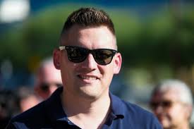 Solo Doug!” hace campaña por Kamala Harris en Tucson