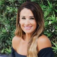 Lisa Collum's Instagram, Twitter & Facebook