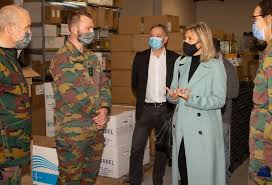 Ludivine dedonder est la toute première femme ministre de la défense. La Ministre De La Defense Rencontre Quatre Militaires Affectes Au Chwapi De Tournai Medi Sphere
