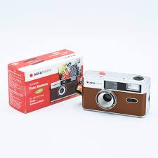 The camera is light as a feather, and small enough to fit nicely in the pocket. Agfaphoto Analogue 35mm Photo Camera Reusable Brown