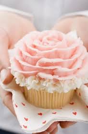 Pin By Sammi On Fashion Ivabellini Cupcake Cakes Yummy Cupcakes Rose Cupcakes