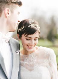 Find the prettiest styles for everything from short, curly hair to long, straight hair and get hairstyle inspiration from celebrity ceremonies and red. 26 Short Wedding Hairstyles And Ways To Accessorize Them Weddingomania