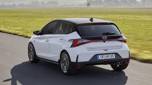 Potpuno novi i20 n line dizajniran je za snažan i energičan izgled. The Hyundai I20n Line Hints At The I20n Hot Hatch Top Gear