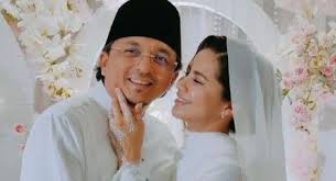 Terbaru, bella pamer kemesraan saat melakukan olahraga malam dengan emran. Mesra Dengan Istri Baru Eks Suami Laudya Cynthia Bella Bahas Soal Surga