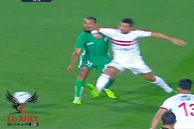 العنف في أبشع صوره طارق حامد يعتدي على لاعب الشرقية بكوع مؤذي دون بطاقة الأهلى كوم