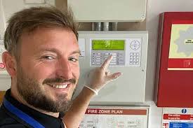 Eich canllaw i newidiadau i wasanaethau er mwyn eich cadw'n ddiogel  Cyfeiriadur gwasanaethau cymorth yn eich ardal chi