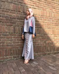 Tourists buy baju kurung and baju melayu at jalan tuanku abdul rahman (jalan tar/tar market), jalan masjid india in kuala. 618 Likes 8 Comments Juliana Ashburn Jue Ashburn On Instagram Silver Grey Theme For Today S Event Wearing Mimpi K Gaya Hijab Gaun Batik Model Pakaian