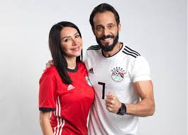 كل سنة وأنتِ طيبة يا جنى. Ø£Ù†Ø§ ÙŠÙ…Ù†ÙŠ ØµÙˆØ±Ø© Ù‡ÙƒØ°Ø§ Ø§Ø­ØªÙÙ„ ÙŠÙˆØ³Ù Ø§Ù„Ø´Ø±ÙŠÙ ÙˆØ²ÙˆØ¬ØªÙ‡ Ø¨Ø¹ÙŠØ¯ Ù…ÙŠÙ„Ø§Ø¯Ù‡ Ø§Ù„Ù€40