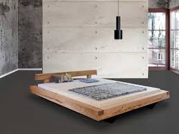You can't choose more natural than the natura bed. Balkenbett Blumenstein Sumpfeiche