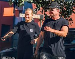 See more ideas about lara worthington, lara, style. Lara Worthington Spotted On A Rare Public Outing In Bondi With Her Brother Joshua Tech Readsector