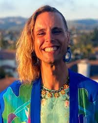 Allison Gans's Instagram, Twitter & Facebook