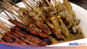 Masakan indonesia adalah salah satu tradisi kuliner yang paling kaya di dunia, dan penuh dengan cita rasa yang kuat. 5 Sate Unik Di Indonesia Pakai Daging Kerbau Hingga Disiram Kuah