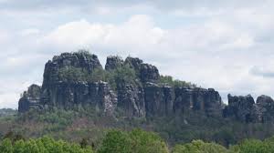 Mit seinen schroffen felsformationen und der majestätisch anmutenden elbe lädt die region nicht nur zum. Tourismus Pirna Sachsische Schweiz Saisonverlangerung Soll Ausfalle Mildern Gesellschaft Sz De