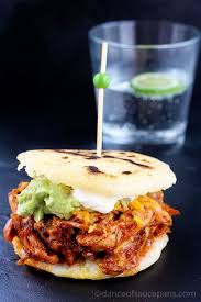 Chili Chicken Arepas With Guacamole Rezepte Kolumbianisches Essen Essen Rezepte