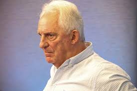 🗣 "Vairo lo llamó a Ruglio después de la Comisión Directiva y a los tres  minutos ya estaba el estado de WhatsApp. Necesita del enfrentamiento. La  sociedad está irascible y los dirigentes