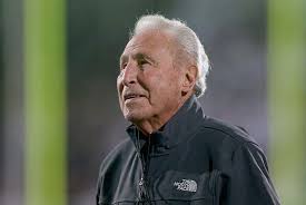 Lee Corso to End 40-Year ESPN College GameDay Run