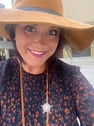 Hi I'm Lisa! If you're new here WELCOME! I'm so glad you're here. A little  about me—I'm mom to two amazing men 🥹 and married to my best friend  @stephendavidleonard. We built