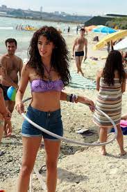 Öte yandan o yılları yaşayan usta bir yönetmenin filmi çekmesi isabet olmuş. Zaman Makinesi 1973 2014 Imdb