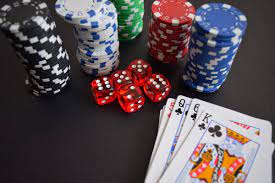 Casino Games: Online vs. Offline - The Bromsgrove Standard