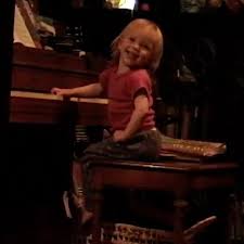 Билли айлиш пайрат бэрд о'коннелл (род. Amerikanskaya Pevica Podrostok Billi Ajlish Opublikovala Video Svoego Detstva V Chest Svoego 18 Letiya