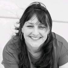 Was passiert, wenn wir ohne Worte kommunizieren? Körperhaltung 💃 , Nähe 👫  , Präsenz 🎯