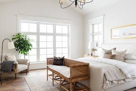 Coming with a large case at the end of the bed, this bed provides great storage function, and the case can also be used as a bench when closing the lid. Bench At Foot Of Bed Design Ideas