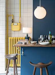 A quaint, cozy full of life restaurant that features lots of parisian cafe favourites, cooked in an open style kitchen. 5 Ways To Decorate Your Kitchen Like A Cozy Parisian Cafe Vogue