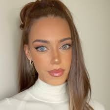 Elia Ortiz's Instagram, Twitter & Facebook