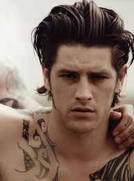 It's best achieved using either your fingers or a comb with relatively wide teeth. Disconnected Pompadour Shefalitayal