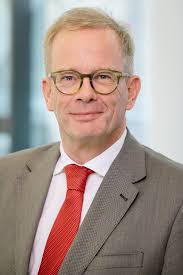 Kommission: Der Achte Altersbericht der Bundesregierung