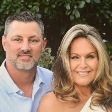 Carolyn Goad's Instagram, Twitter & Facebook