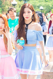 Fromis 9 Chaeyoung 190708 At Washington Square Park Kcon Ny Gambar