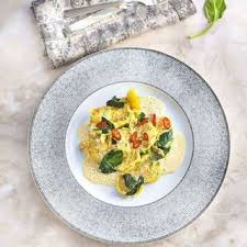 Schnelle Kuche Die Tagliche Rezeptkolumne Ruhrei Mit Bratkartoffeln Spinat Und Senfsosse Genuss Tagesspiegel Mobil Bratkartoffeln Rezepte Senfsosse