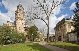 Das auf bildhauerei spezialisierte haus zählt zu den international bedeutendsten skulpturenmuseen. Liebieghaus Skulpturensammlung Museumsufer Frankfurt